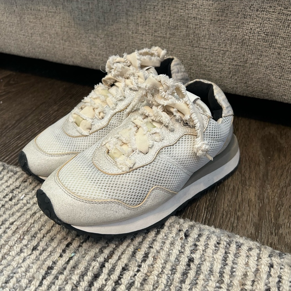 P448 Italian Metallic Performance Cancun Sneakers in Task Size 38/8